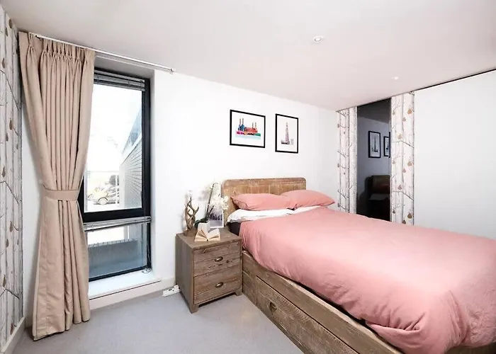 Chic City Living In Stratford A Cozy 2Br Flat