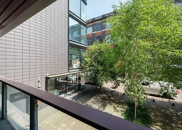 Chic City Living In Stratford A Cozy 2Br Flat