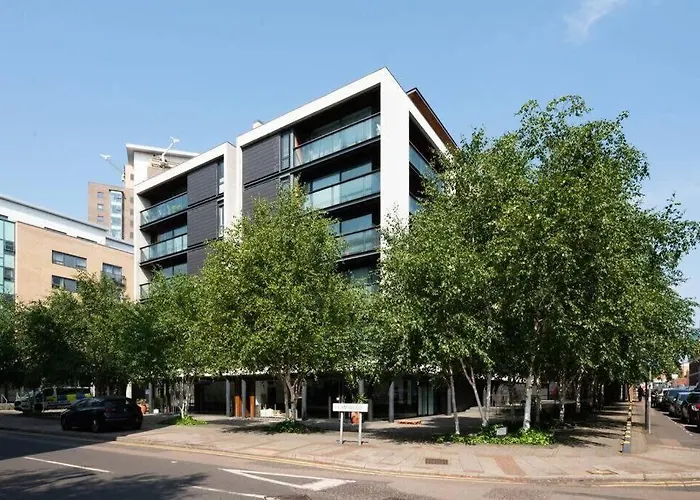 Chic City Living In Stratford A Cozy 2Br Flat