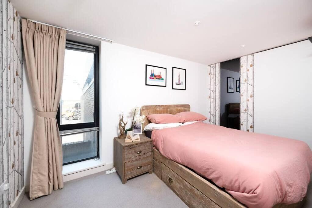 Chic Living In Stratford A Cozy 2br Flat * Londra