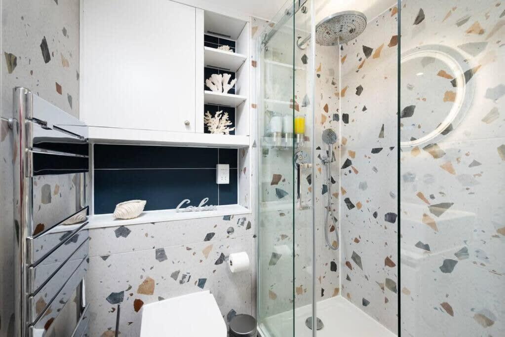 Chic Living In Stratford A Cozy 2br Flat Appartamento