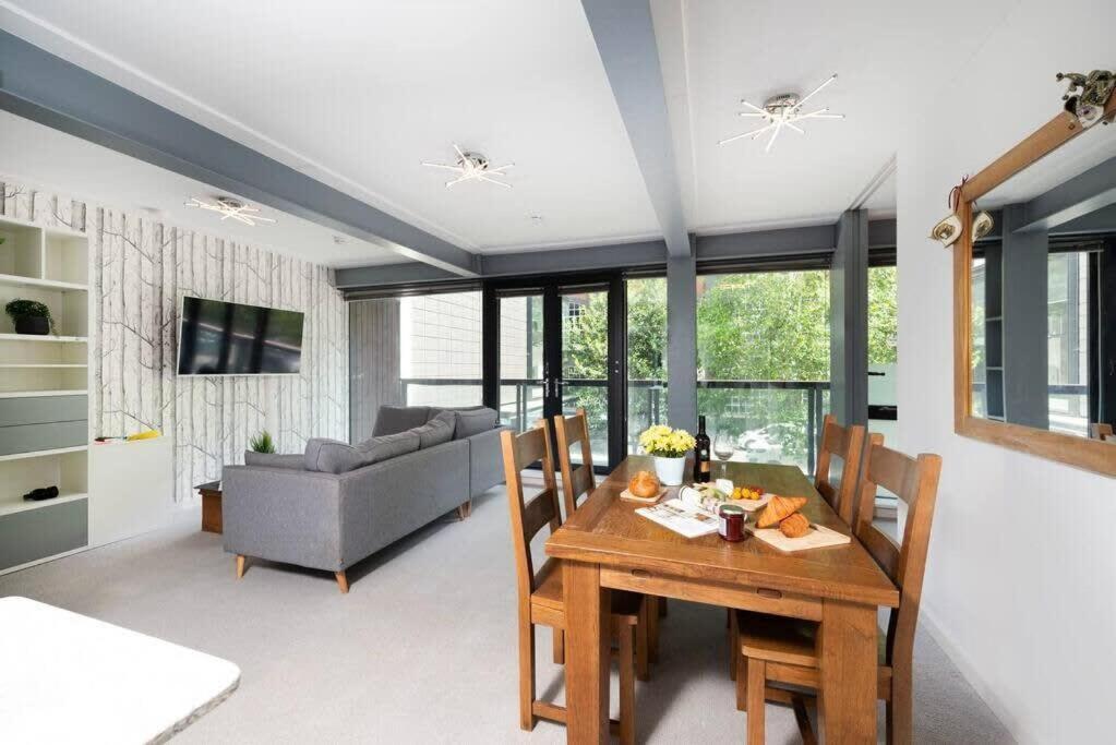 Chic Living In Stratford A Cozy 2br Flat Appartamento