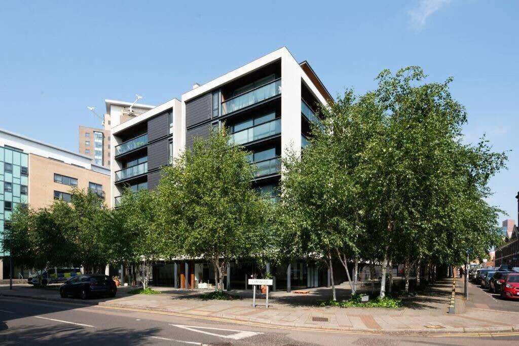 Appartamento Chic Living In Stratford A Cozy 2br Flat *