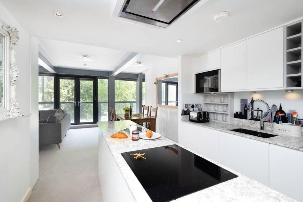 Chic Living In Stratford A Cozy 2br Flat Appartamento *