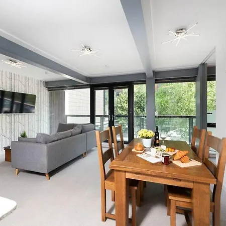 Chic City Living In Stratford A Cozy 2Br Flat Londra Esterno foto