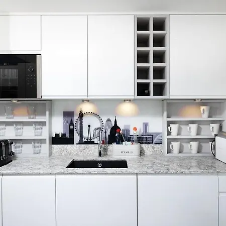 Chic City Living In Stratford A Cozy 2Br Flat Londra Esterno foto