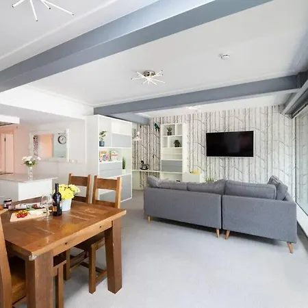 Chic City Living In Stratford A Cozy 2Br Flat Londra Esterno foto